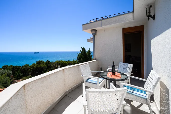 Wunderschönes Haus mit Meerblick und Pool zu verkaufen